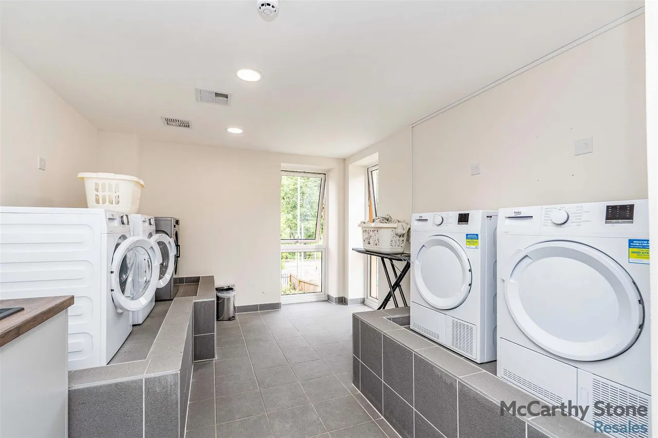 London Road, Bagshot, GU19, photo 11