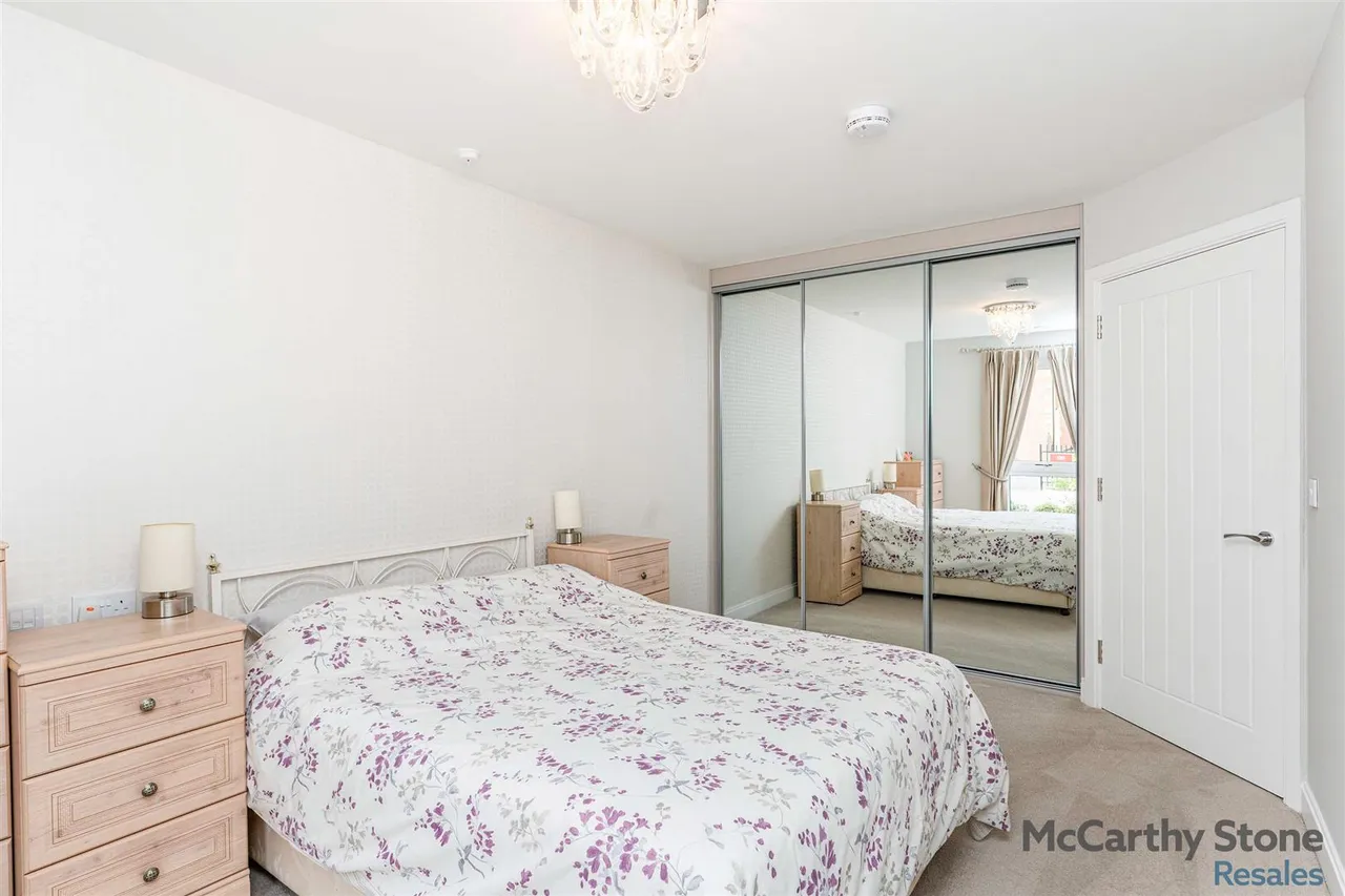 London Road, Bagshot, GU19, photo 8