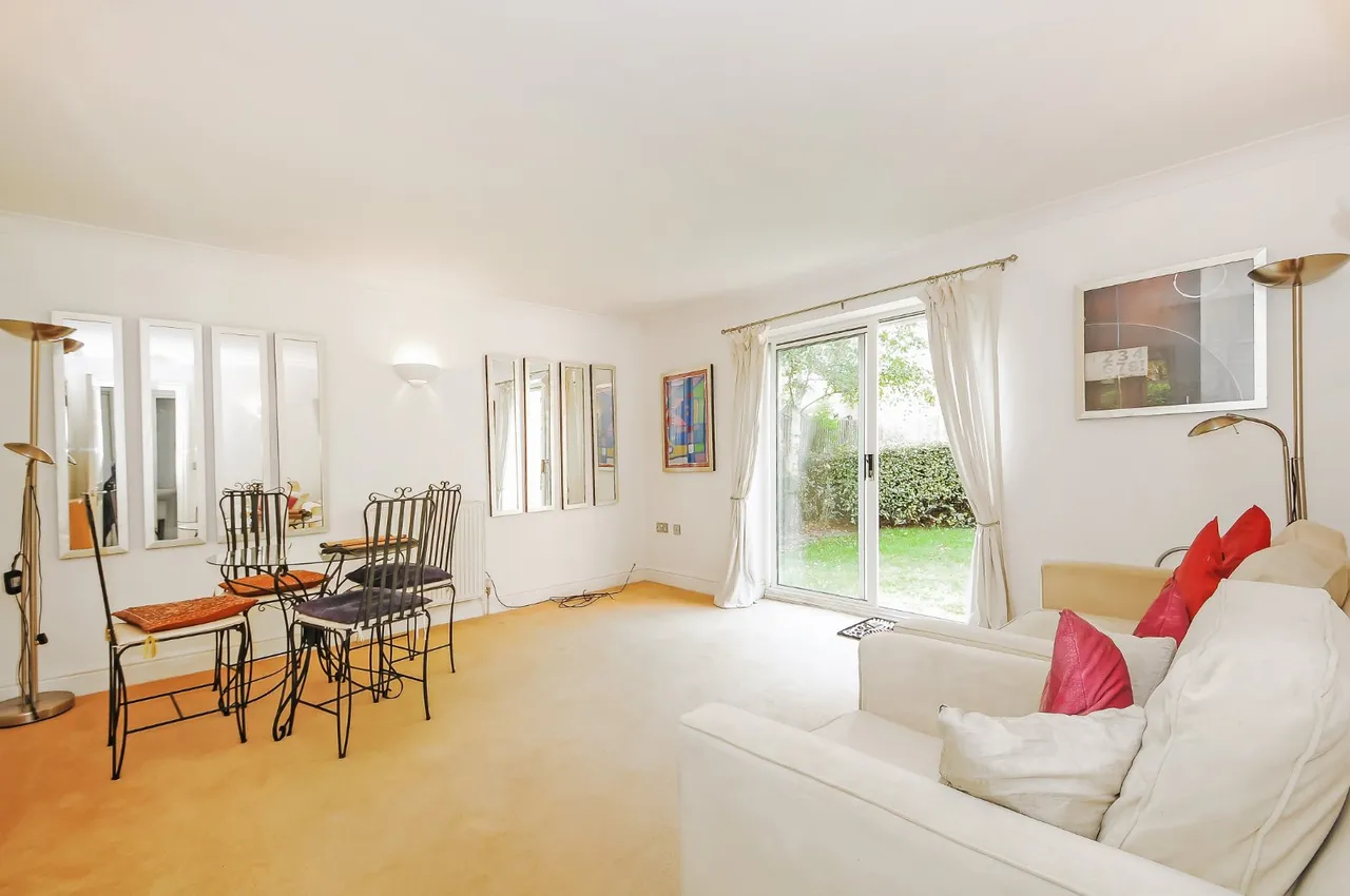 2 bed flat to rent — Bewley Street, Wimbledon, London, SW19