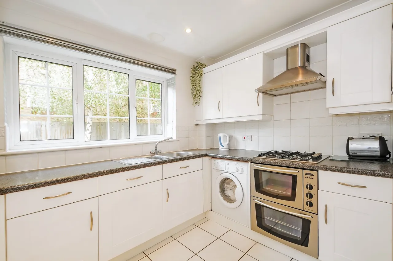 Bewley Street, Wimbledon, London, SW19, photo 2