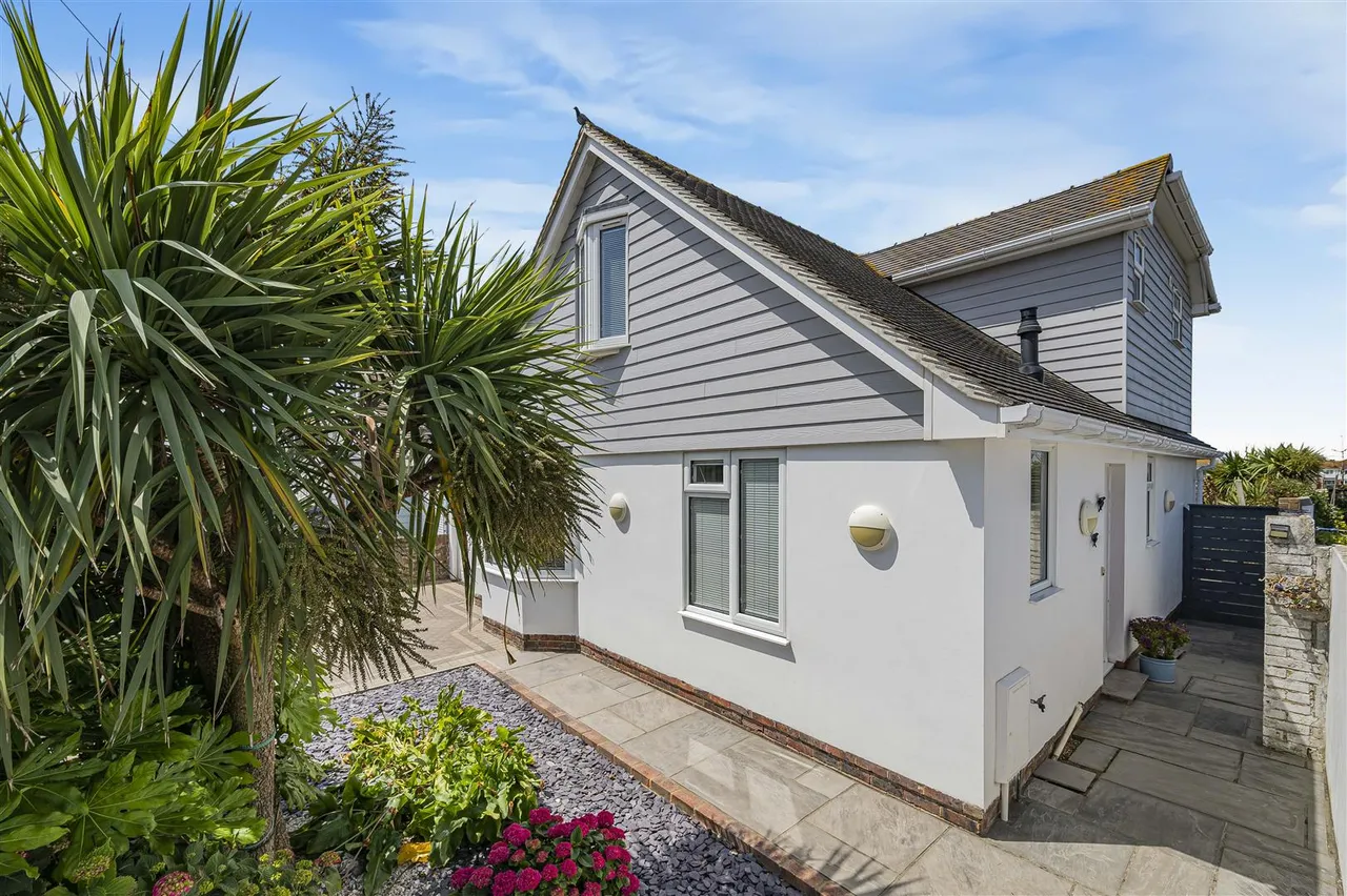 Roderick Avenue, Peacehaven, photo 42