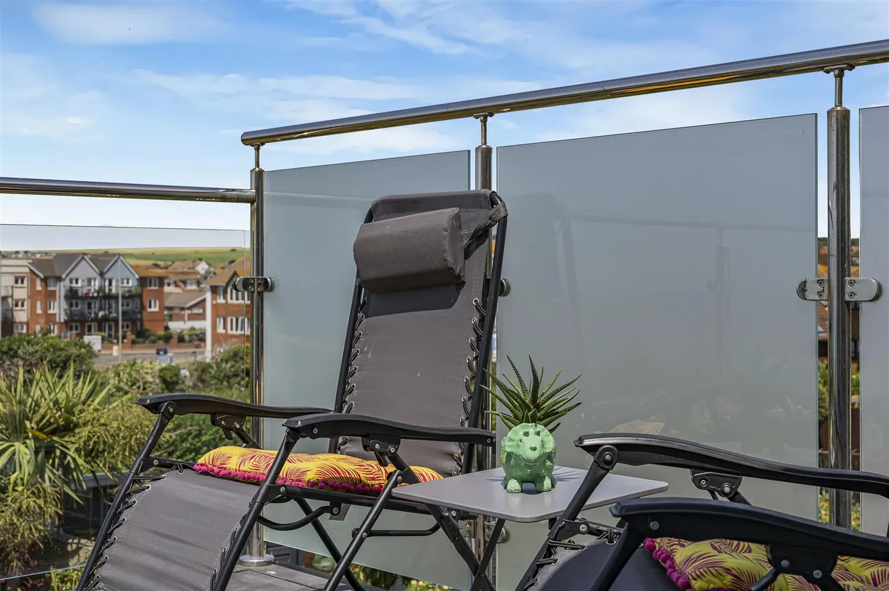 Roderick Avenue, Peacehaven, photo 11