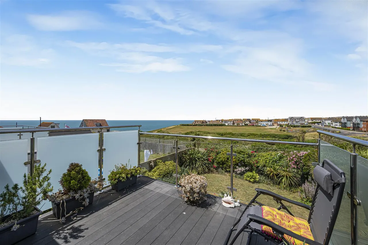 Roderick Avenue, Peacehaven, photo 5
