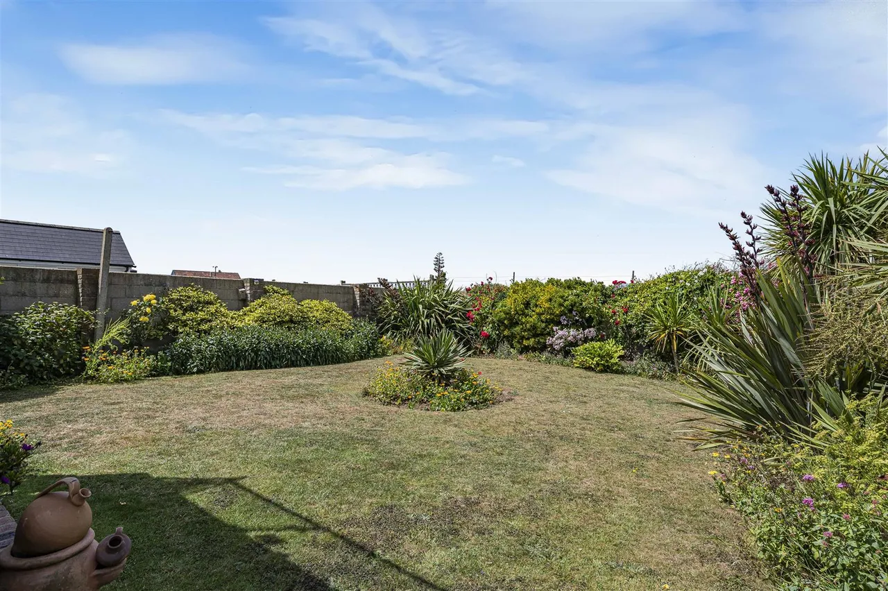 Roderick Avenue, Peacehaven, photo 4
