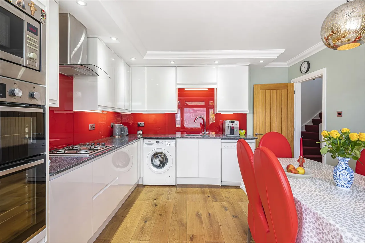 Roderick Avenue, Peacehaven, photo 12