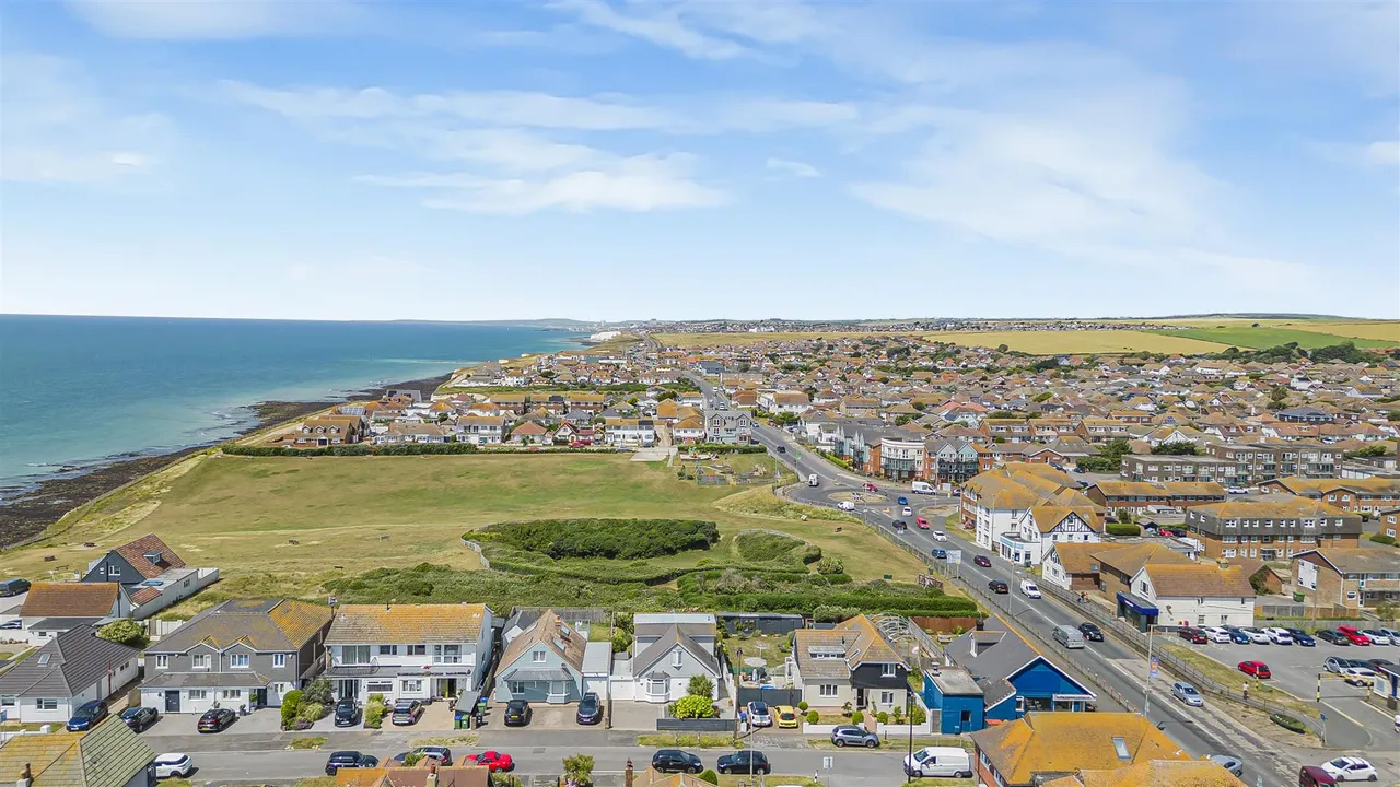 Roderick Avenue, Peacehaven, photo 69