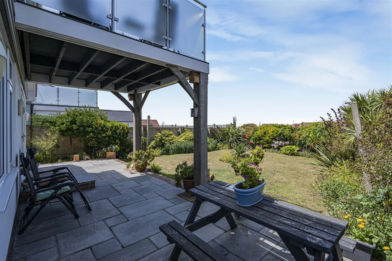 Roderick Avenue, Peacehaven, photo 14