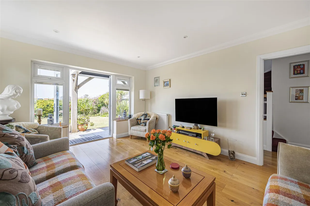 Roderick Avenue, Peacehaven, photo 2