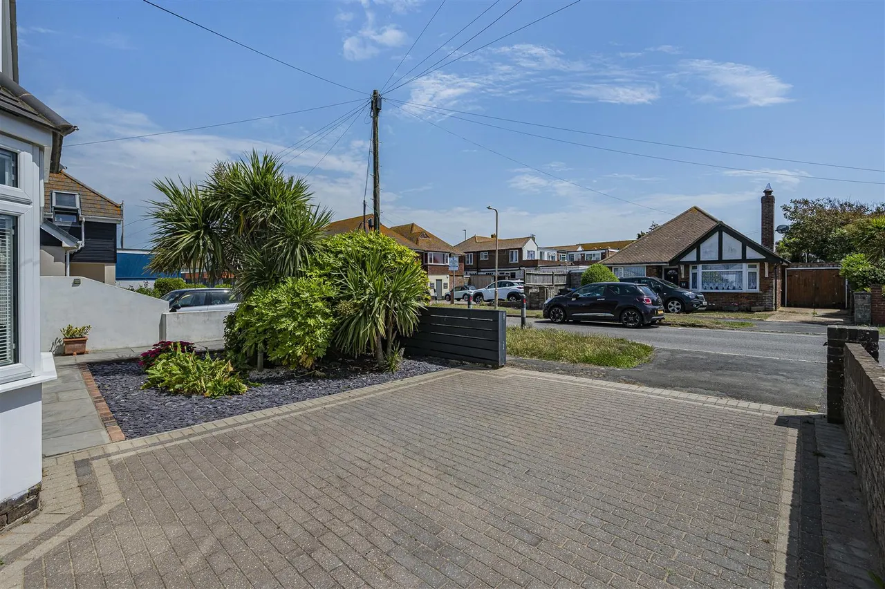 Roderick Avenue, Peacehaven, photo 59