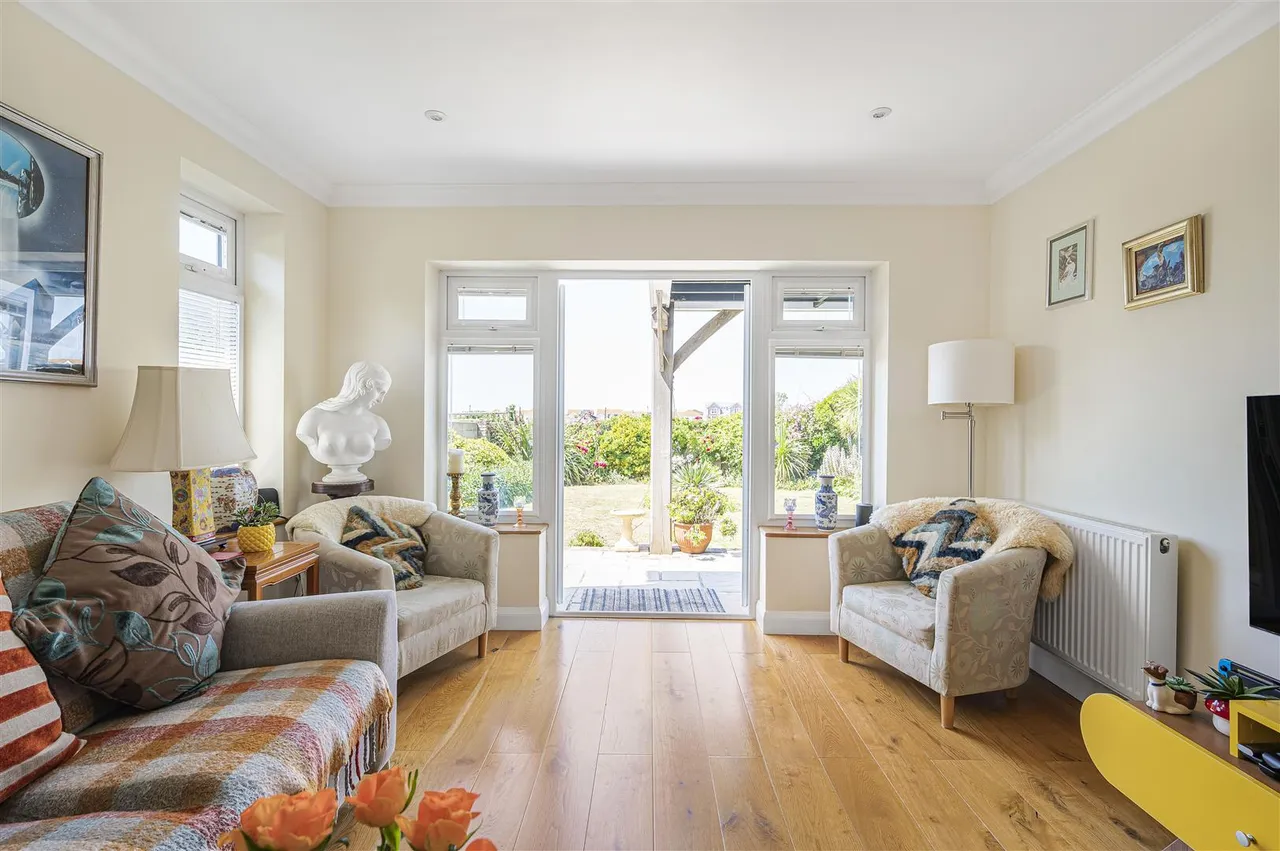 Roderick Avenue, Peacehaven, photo 52