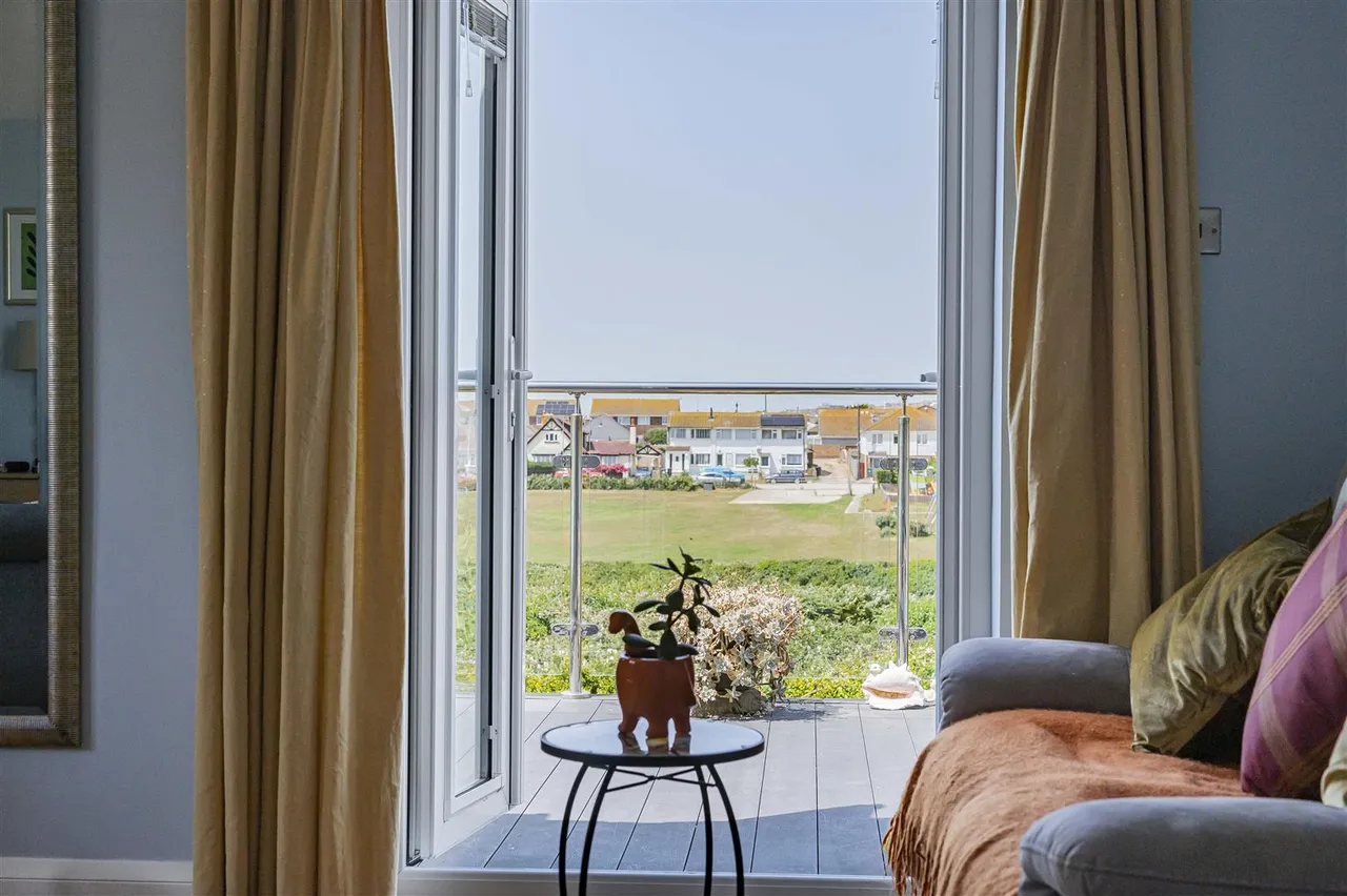 Roderick Avenue, Peacehaven, photo 50