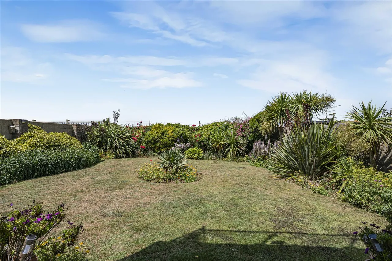 Roderick Avenue, Peacehaven, photo 18