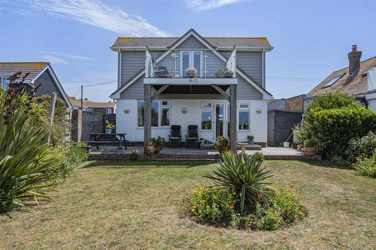 Roderick Avenue, Peacehaven, photo 31