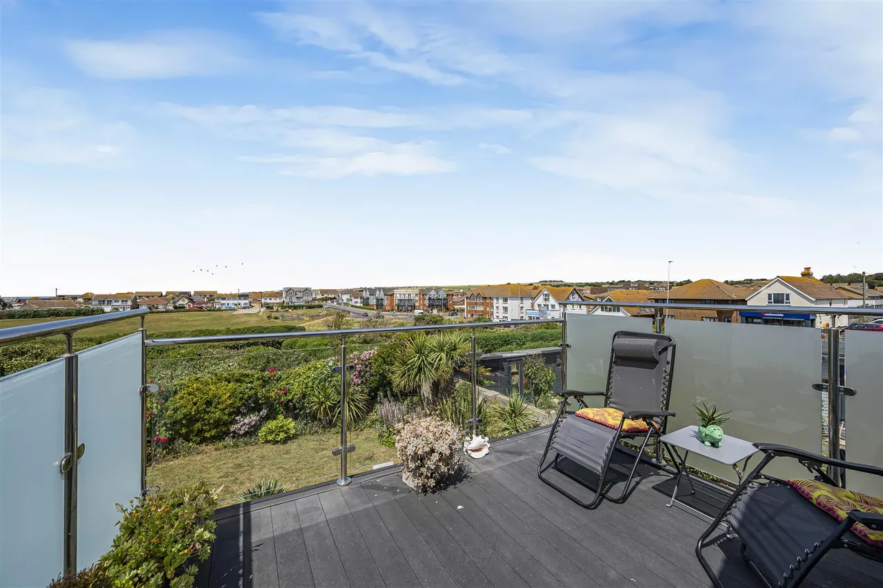 Roderick Avenue, Peacehaven, photo 30