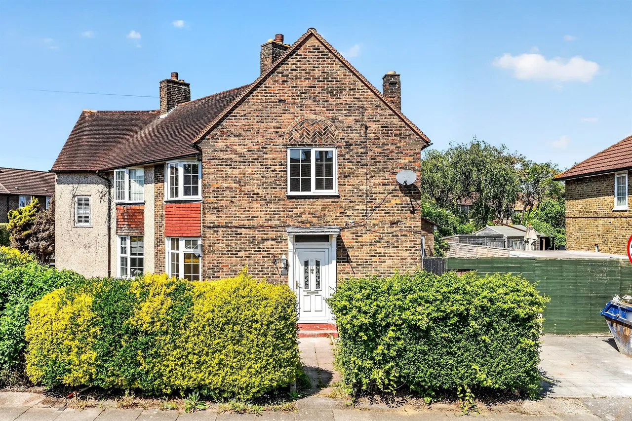 3 bed house for sale — Furness Road, Morden