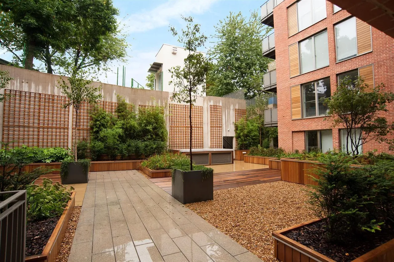 Maygrove Road West Hampstead, London NW6 2DA, photo 8