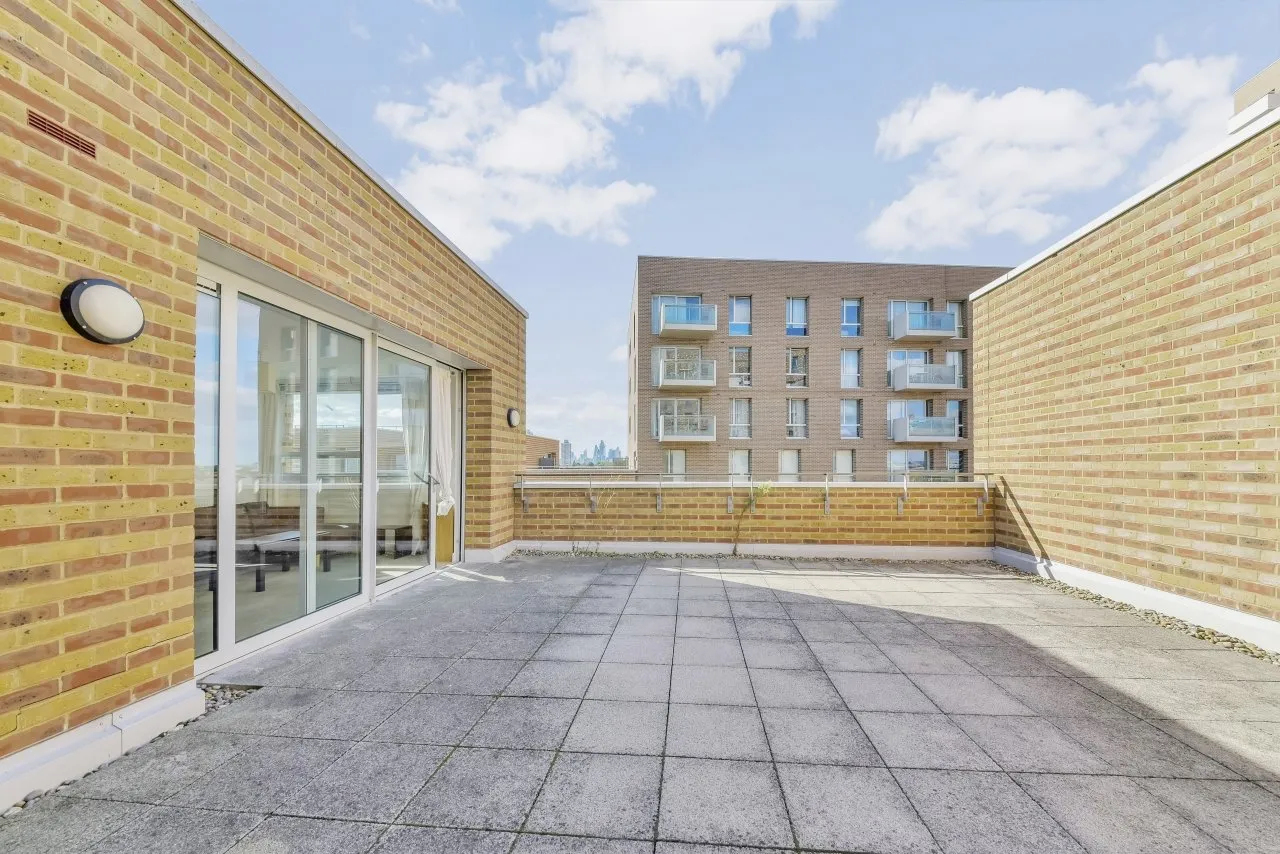 Nelson Walk, Bromley-By-Bow, London, E3, photo 2