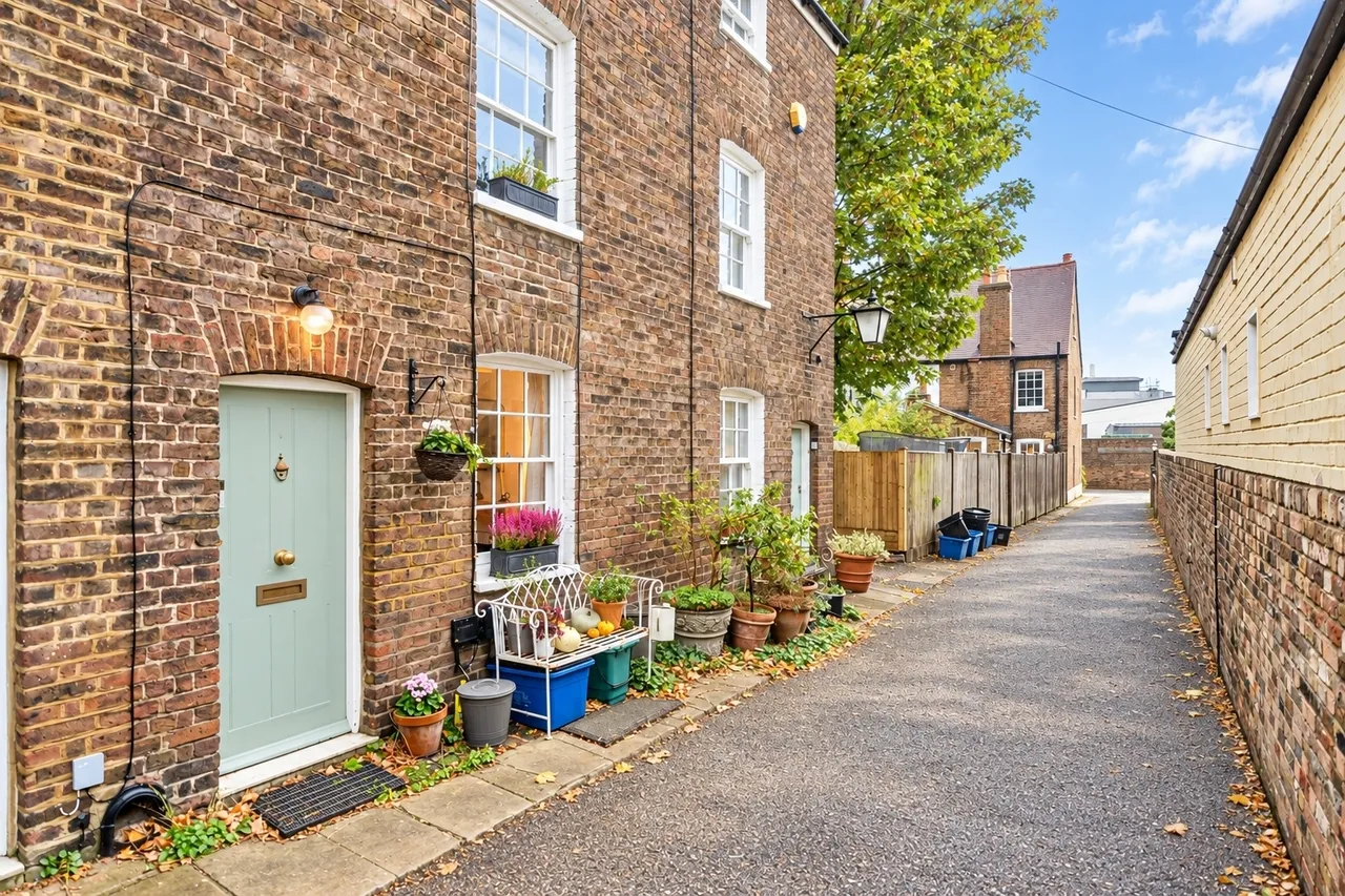 2 bed house for sale, Kew Road, Richmond, TW9