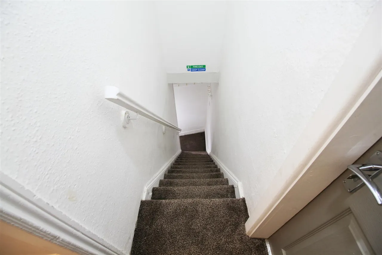 Shaw Road, Royton, photo 8