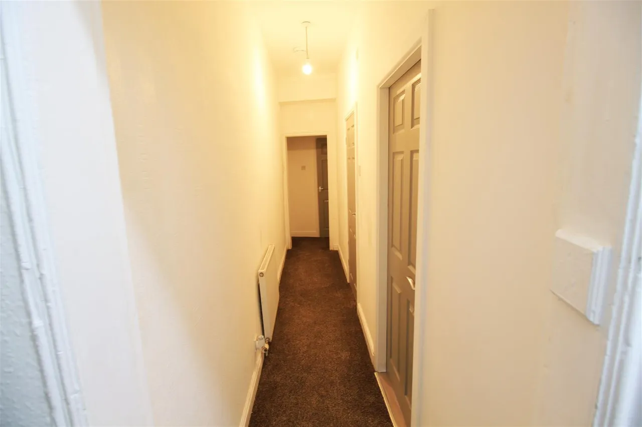 Shaw Road, Royton, photo 5