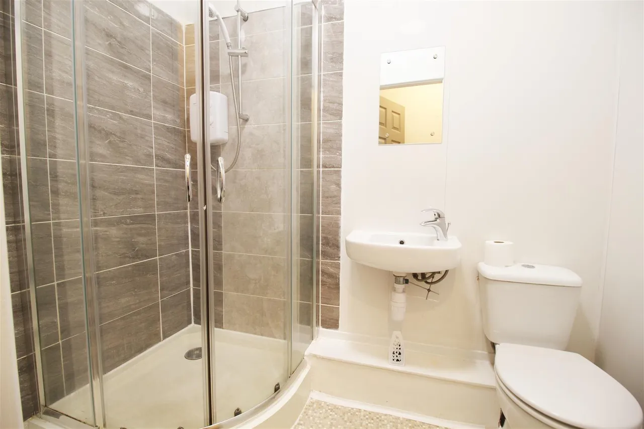 Shaw Road, Royton, photo 7