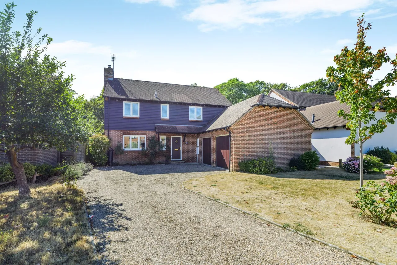 4 bed house for sale, Graffham Close, Chichester, PO19