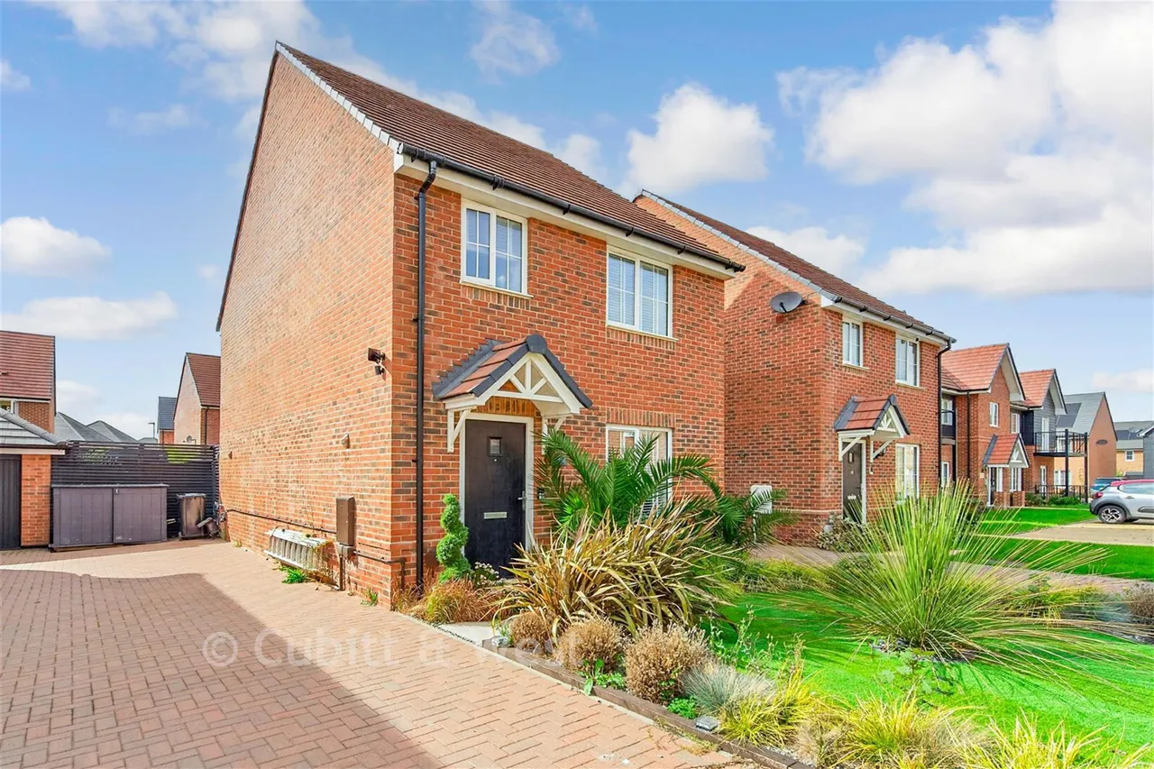 3 bed house for sale, Waxwing Walk, Chichester, PO20