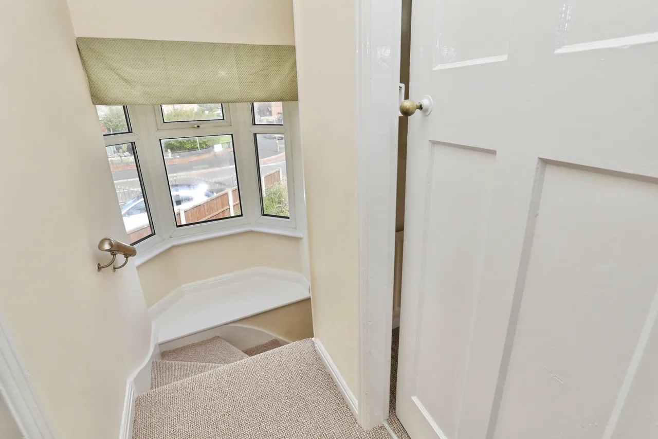 Banks Lane, Liverpool, L19, photo 7