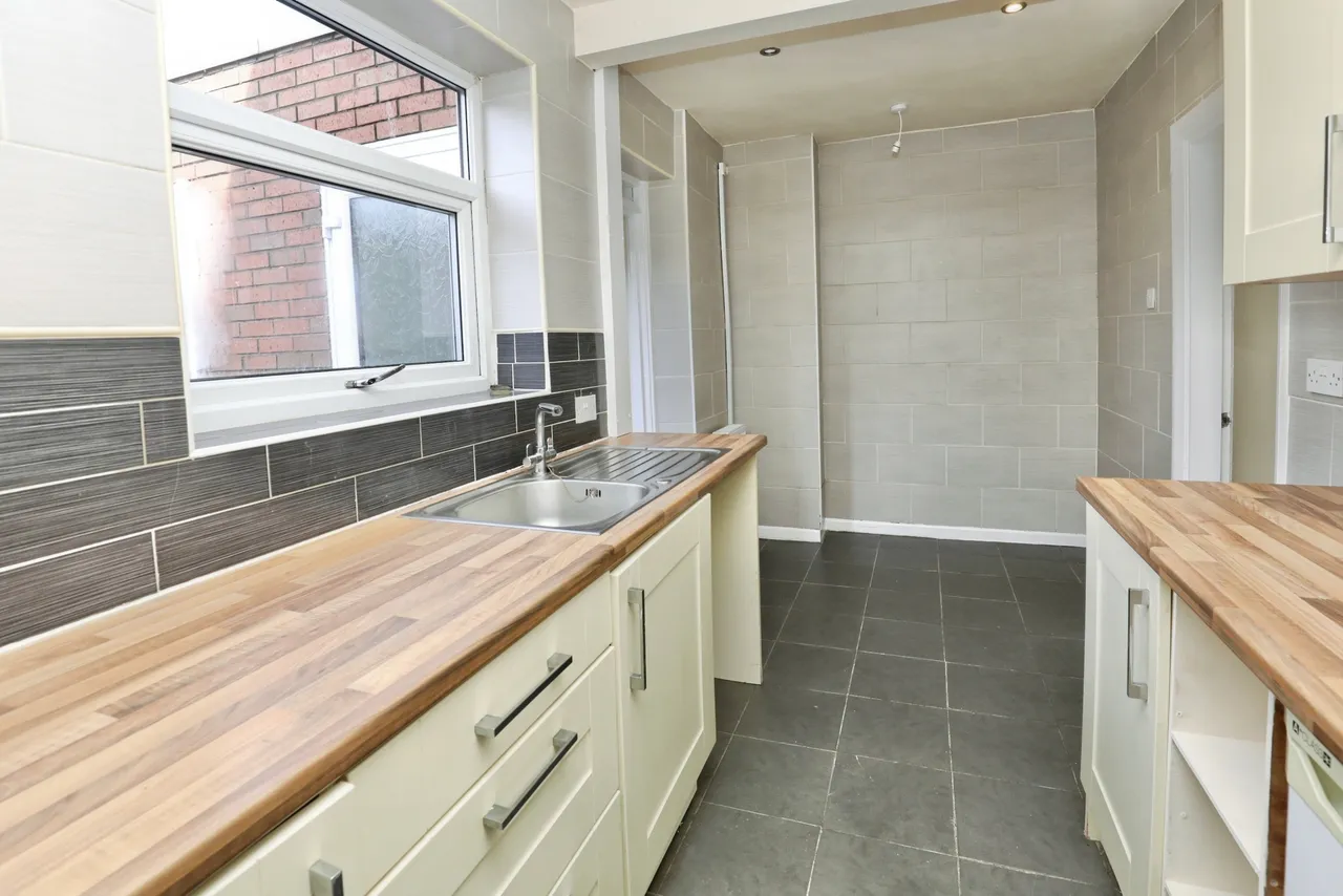 Banks Lane, Liverpool, L19, photo 5
