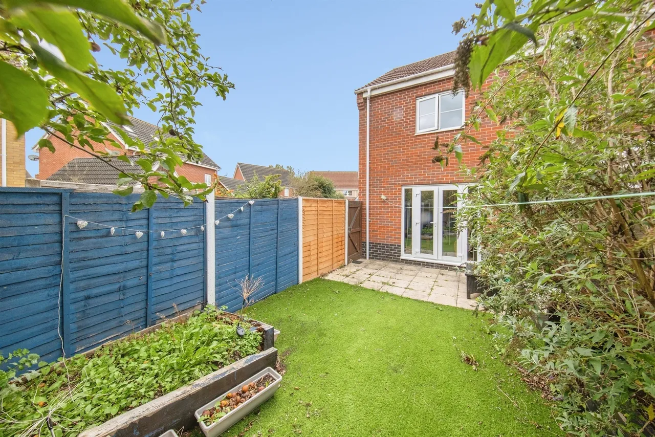 Grantham Avenue, Great Cornard, CO10, photo 3