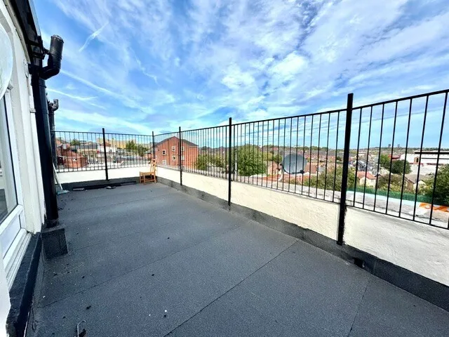 2 bed flat to rent, Doncaster Road, Barnsley, S70