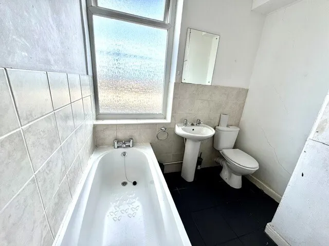 Doncaster Road, Barnsley, S70, photo 7