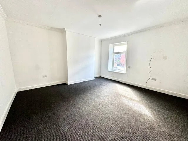 Doncaster Road, Barnsley, S70, photo 4