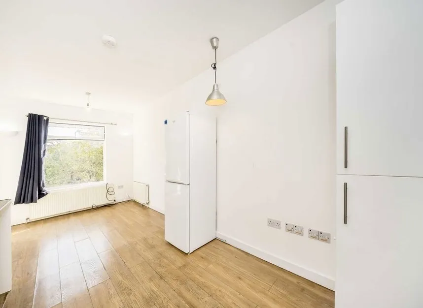 Whitehorse Lane, South Norwood, SE25, photo 2