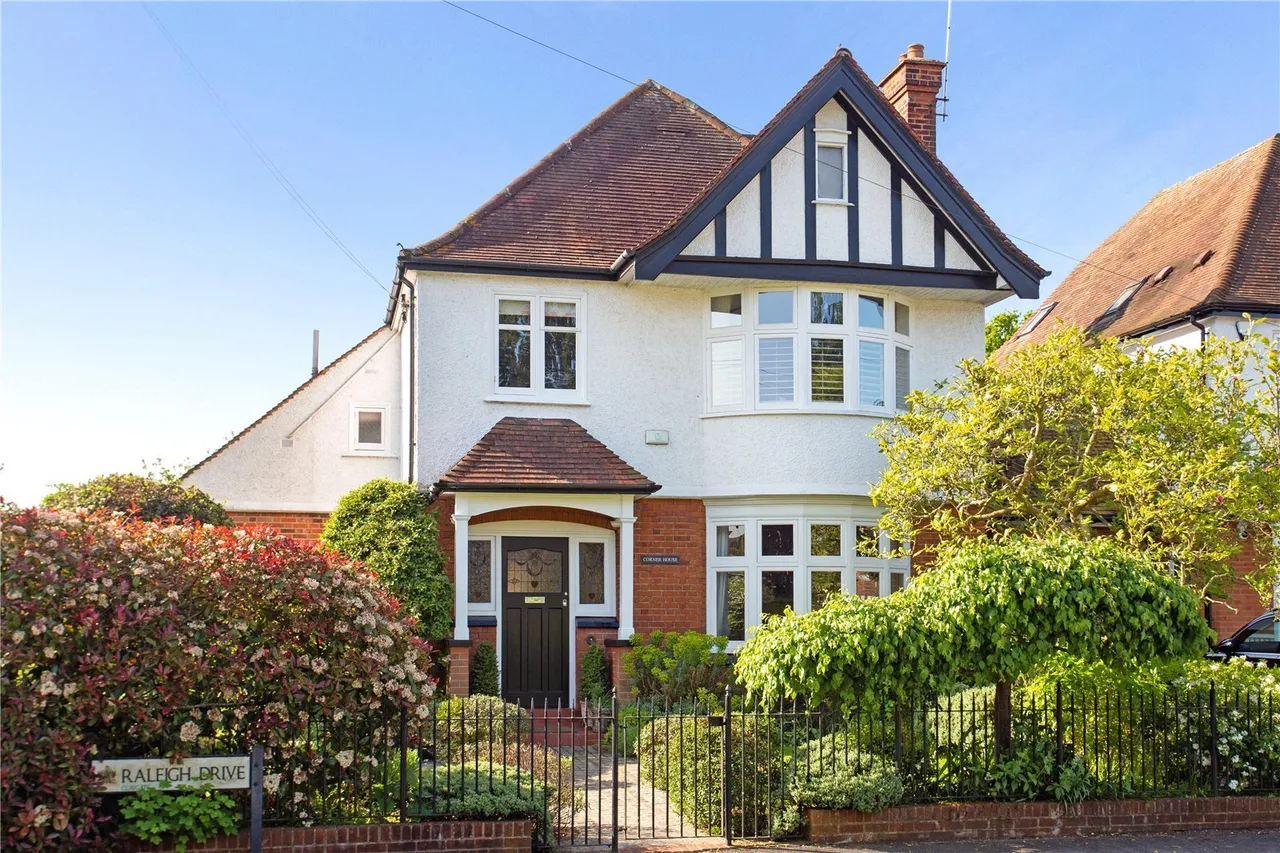 Raleigh Drive, Claygate, KT10, photo 2