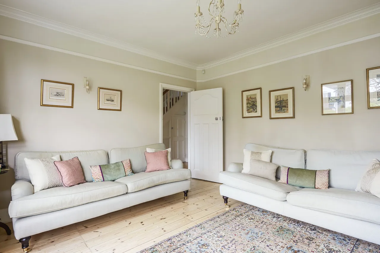 Raleigh Drive, Claygate, KT10, photo 9