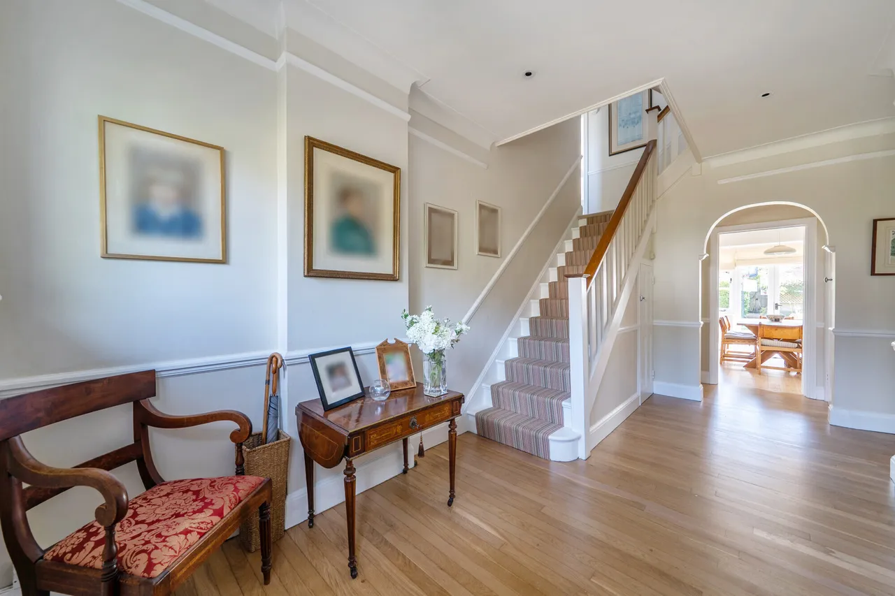 Raleigh Drive, Claygate, KT10, photo 12