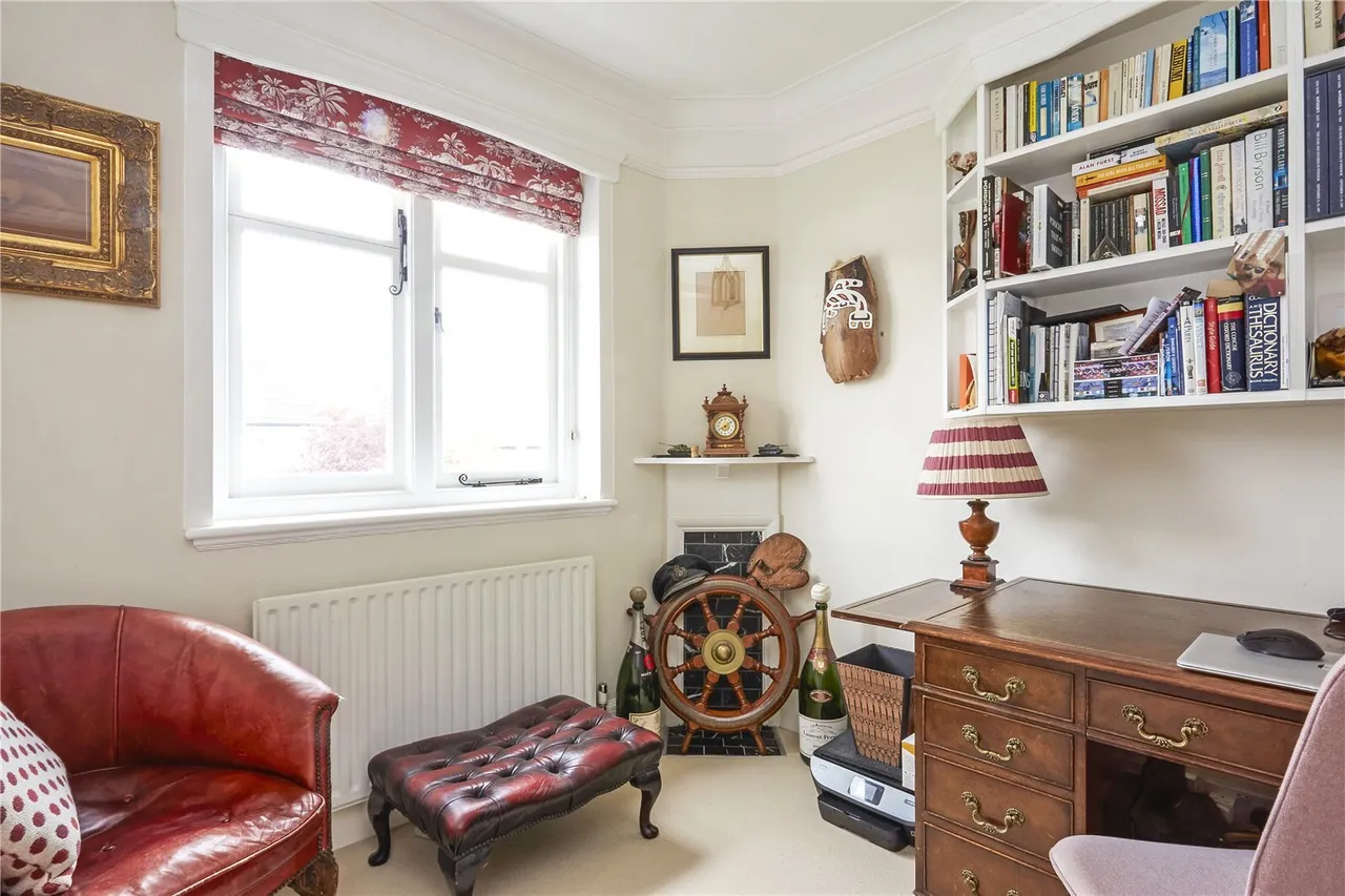 Raleigh Drive, Claygate, KT10, photo 11