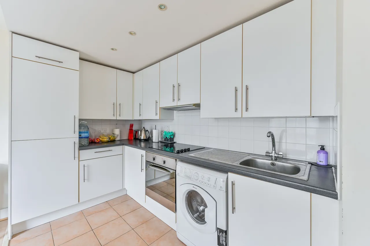 Apartment 195 Warwick Building Chelsea Bridge Wharf, 366 Queenstown Road, London, photo 4