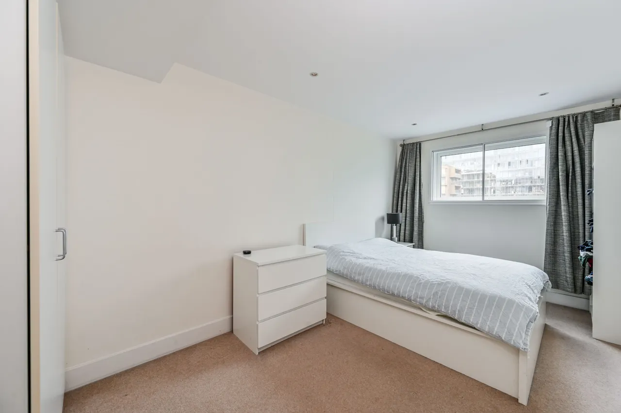 Apartment 195 Warwick Building Chelsea Bridge Wharf, 366 Queenstown Road, London, photo 5