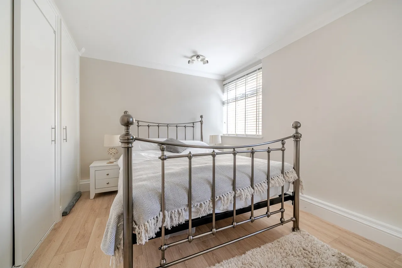 Winchester Close, ENFIELD, photo 6