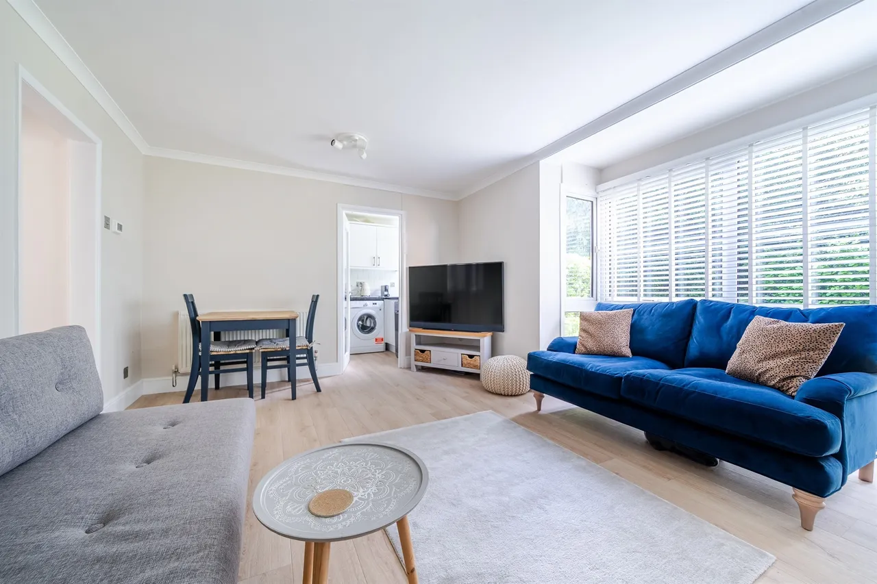 Winchester Close, ENFIELD, photo 2