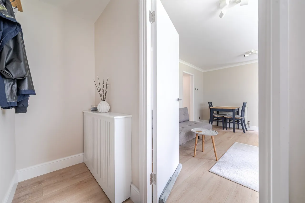 Winchester Close, ENFIELD, photo 10