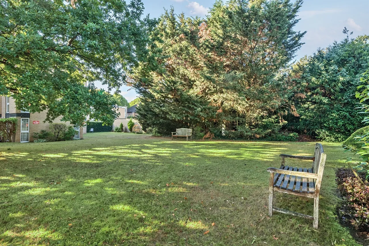 Winchester Close, ENFIELD, photo 11