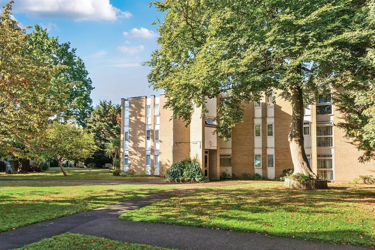 2 bed flat for sale — Winchester Close, ENFIELD