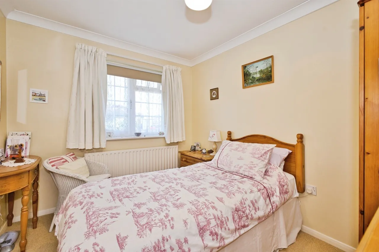 Laburnum Crescent, Crewkerne, TA18, photo 17