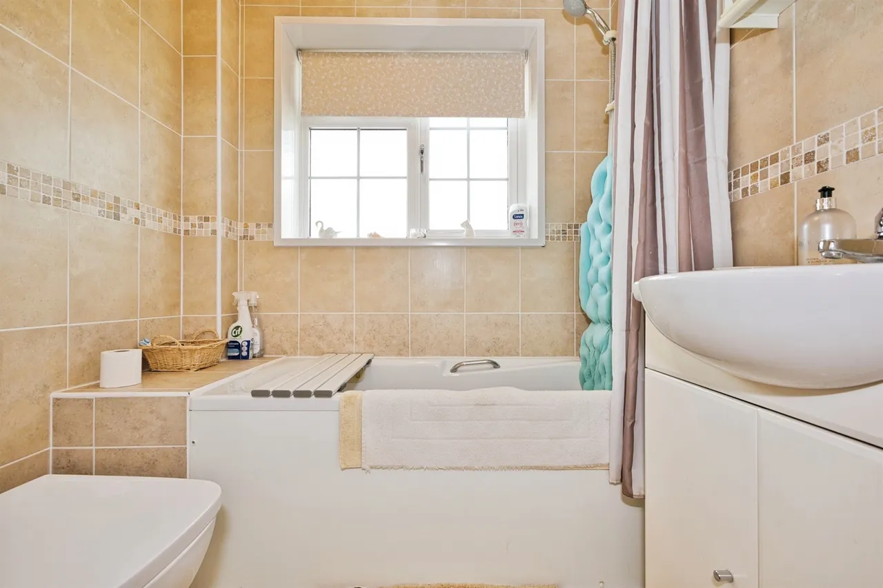 Laburnum Crescent, Crewkerne, TA18, photo 13