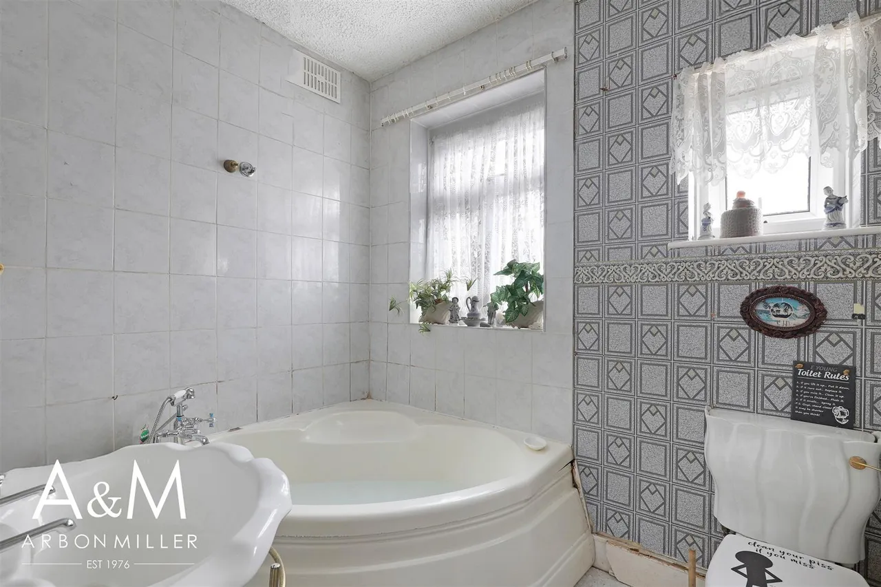 Trinity Road, Barkingside, Essex, Ilford, IG62BQ, photo 16