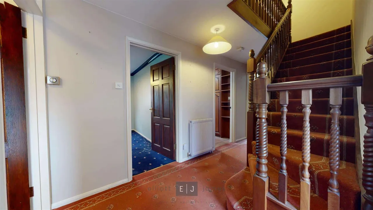 The Lindens, Loughton, photo 3