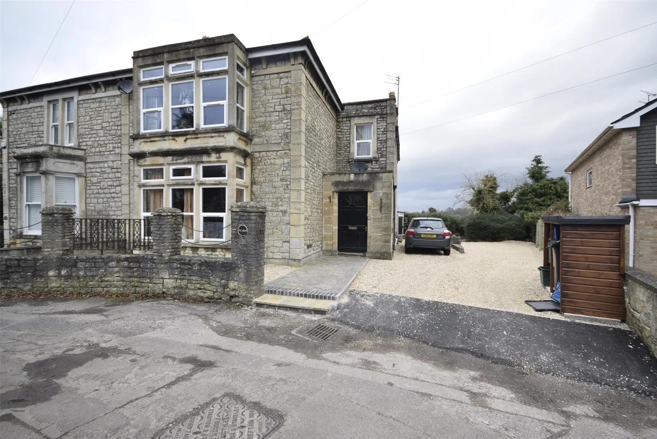 1 bed flat to rent — 14 Priory Road, Keynsham, BS31 2BX